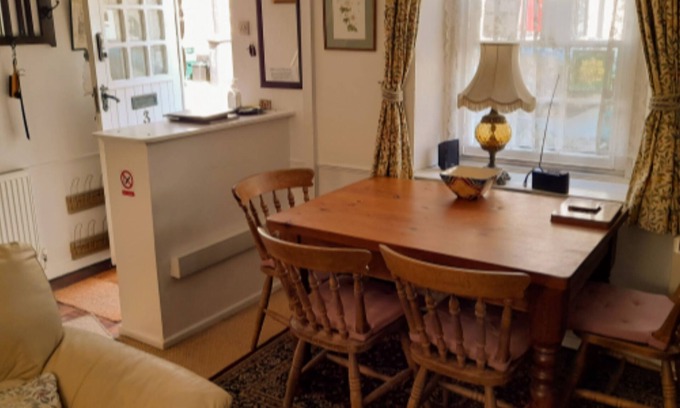Conwy Cottage | Garreg Lwyd Cottage: Charming Historic Cottage in Medieval Conwy