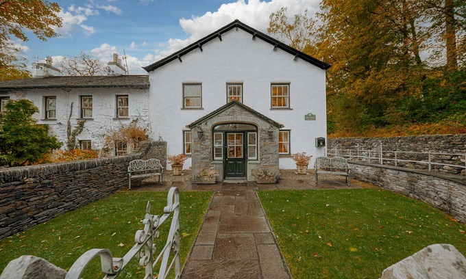 Coniston House | GATE HOUSE, pet friendly, character holiday cottage in Coniston