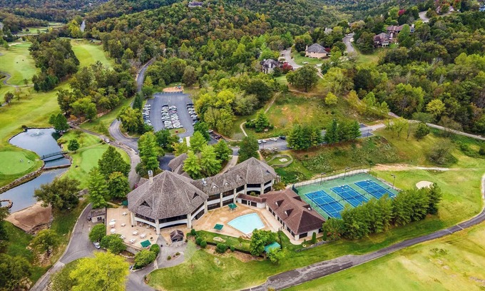 Reeds Spring Cabin | Gated Community | Pool + Golf Course | Near SDC