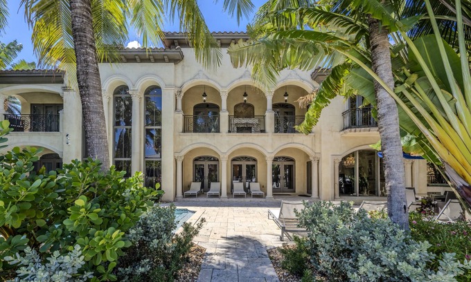 Las Olas Isles House | Gated Waterfront Luxury Home! Private Pool, Hot Tub & Mansion Views!