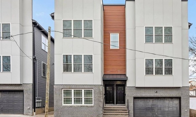 Newark House | Gateway to Adventure: Modern Home Minutes from EWR