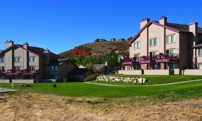 Harbor Village Resort | Gateway to Caribbean of the Rockies!