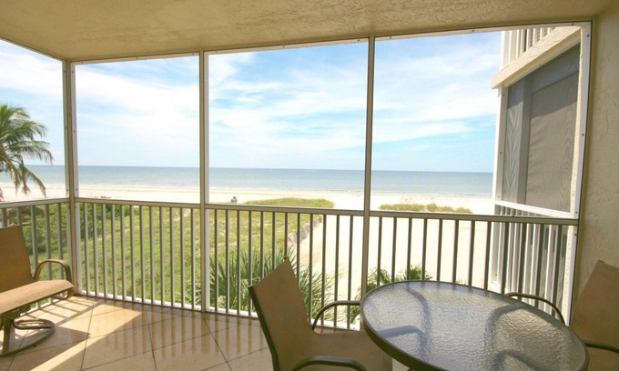 Fort Myers Beach Condo | Gateway Villas #295 - Beachfront condo