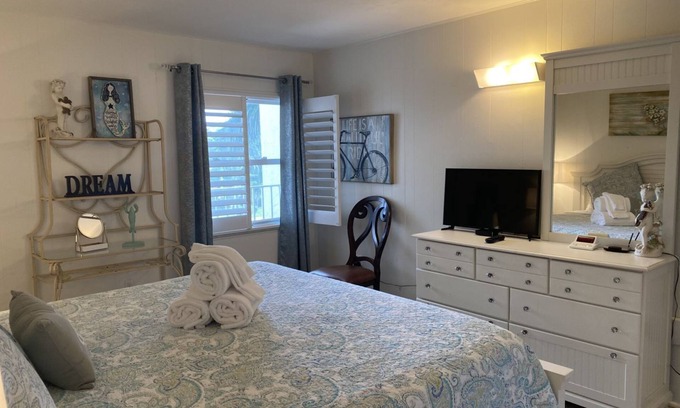 Fort Myers Beach Condo | Gateway Villas #298 - Beachfront condo