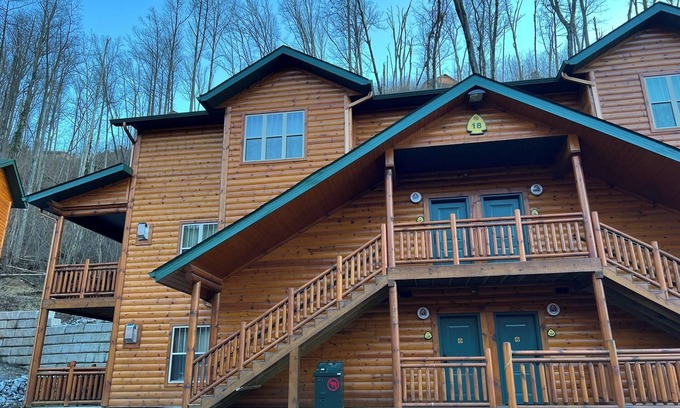 Gatlinburg Condo | Gatlinburg Fall Foliage Season! October 17-24, 2025