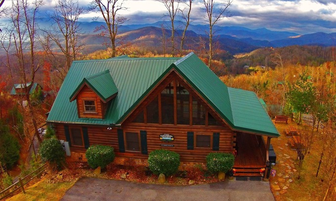 Black Bear Falls Cabin | Gatlinburg Getaway Log Home/Lodge, Best Mountain Views, Minutes from Downtown