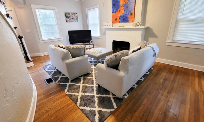 University Heights House | Gator Game Homes -Sleep 26, Plenty of Parking and Yard Space