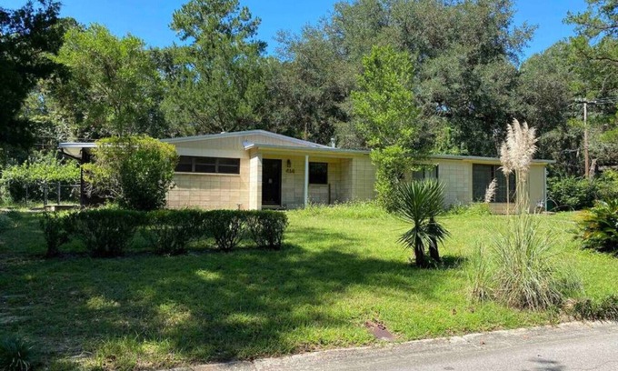 Gainesville House | Gator Getaway ~ quiet & pet friendly