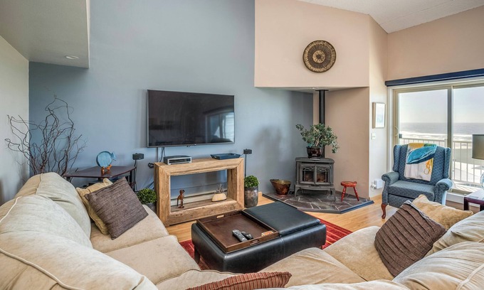 Gearhart Condo | Gearhart House G740. 5th floor condo with amazing ocean views
