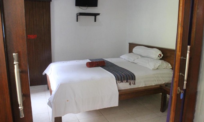 Batu Bolong House | Gedul Homestay