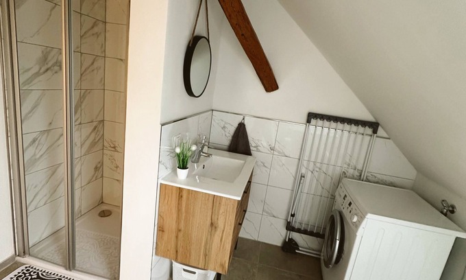 Wolfsbach Apartment | Gemütliche 2-stöckige Ferienwohnung 3 Minuten von der Autobahn!