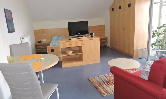 Safferstetten Apartment | Gemütliches Appartement (17,5qm) für eine Person mit Balkon