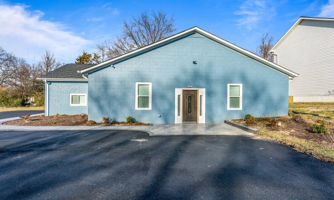 Fredericksburg House | Gem in a box!