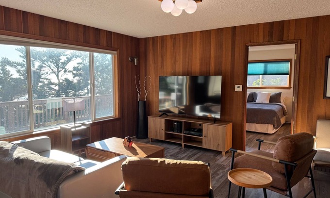 Oregon Coast House | Gem of Yachats! Great view and location, dog friendly and cozy fireplace!