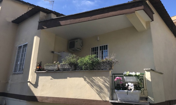 Suburbio XI della Vittoria Apartment | GEMELLI via PARATO bright and quiet attic