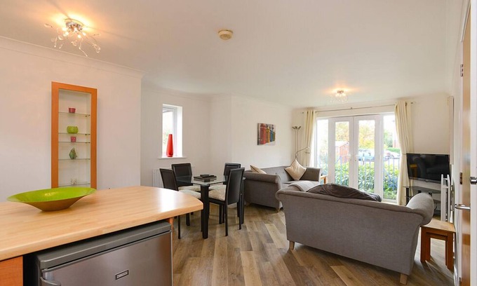 West Bridgford Apartment | Generous & Available Ground Flr Apt,West Bridgford