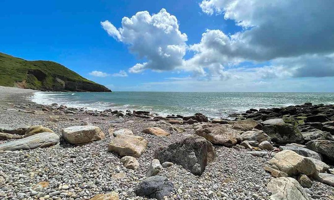Llanybri Cabin | Geodome Glamping With sea Views Near Pendine