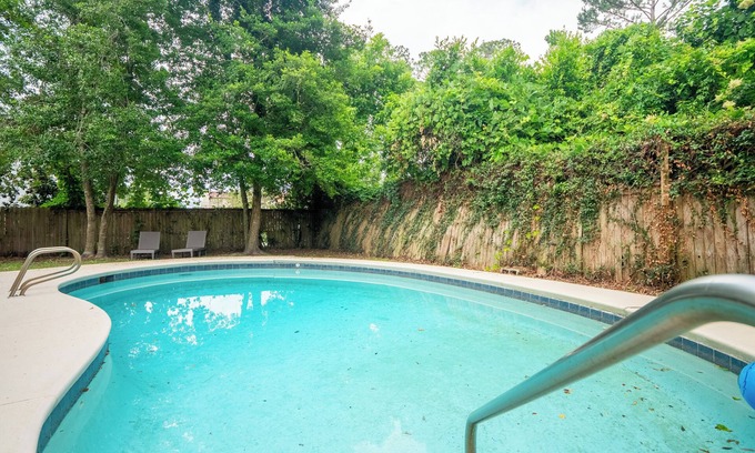 Valdosta House | Georgia Park Gem: Historic Home with Pool