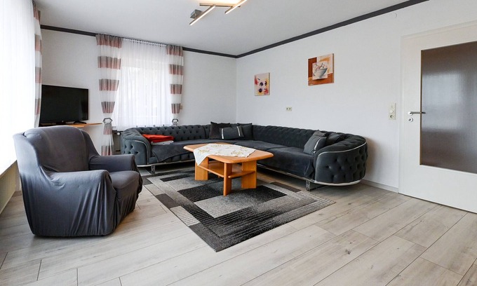 Mehlmeisel Apartment | Geräumige FeWo (92qm) mit großer Terrasse und Garten