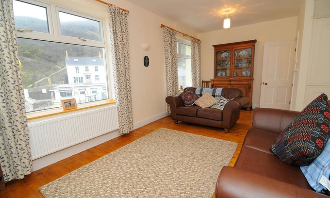 Tan-y-groes Cottage | Gerlan, Llangrannog - Four Bedroom Cottage, Sleeps 8