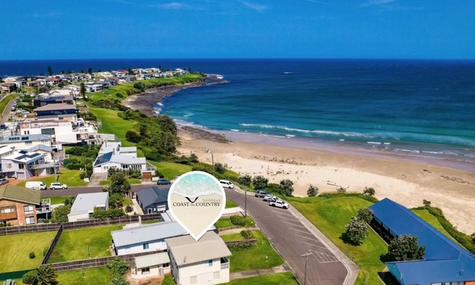 South Coast House | Gerroa House located mere steps from Seven Mile Beach.