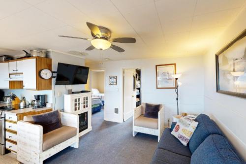 Rockaway Beach Apartment | Getaway #12