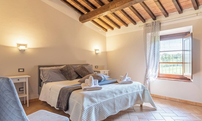 Chianciano Terme Apartment | 'Giaggiolo' Room with Mountain View, Shared Pool and Wi-Fi