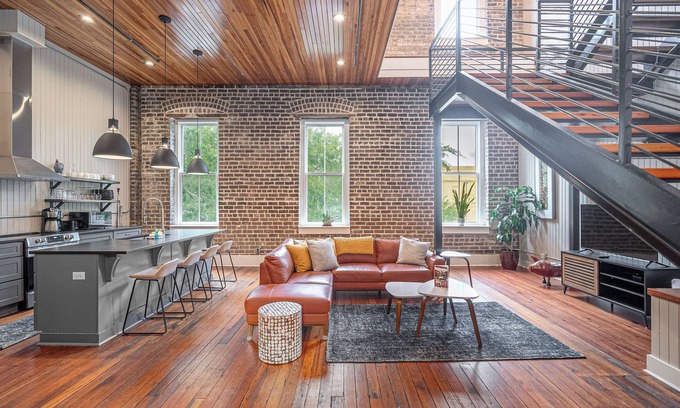 Historic District - North Condo | Giant Modern Loft on Broughton St!