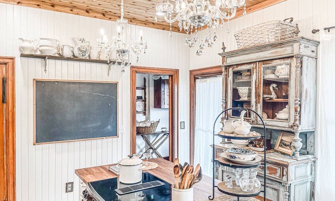 Sandusky House | Gilmore Manor. Luxury Group Stay. Prime downtown location. 5 Min to Cedar Point.