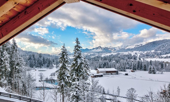 Reit im Winkl Apartment | Gipfelhütte - mit Masterschlafzimmer, Zwei Hüttenzimmer und Balkon