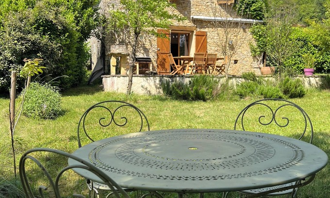 Saint-Aubin-de-Nabirat House | Gite 7 Personnes Bordé par la Riviere