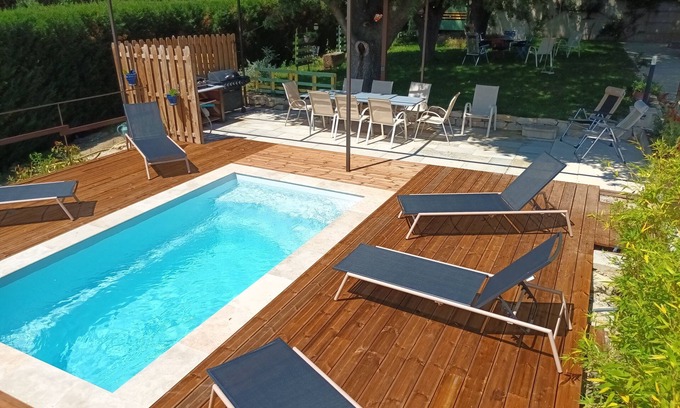 Beaumes-de-Venise Apartment | Gîte at the foot of the Dentelles de Montmirail, enchanting setting, guaranteed relaxation.