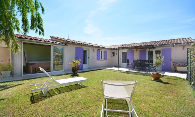 L'Isle-sur-la-Sorgue House | Gite "Au Coeur des Sorgues" Apartment, heated pool & SPA