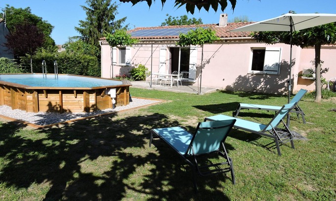 Vaison-la-Romaine House | Gite de la treille. Air-conditioned detached house sleeps 6, 3* label
