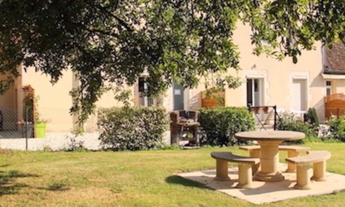 Ouzouer-sur-Trezee Apartment | Gite in the Loiret, near the Loire, on the banks of the Briare canal.