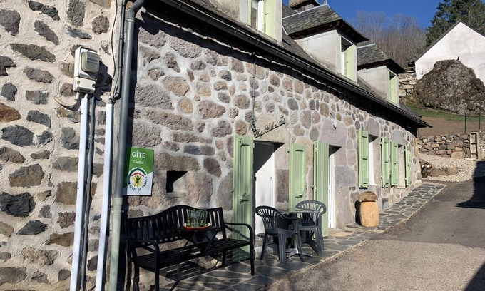 Le Falgoux Cottage | Gite Le Falgoux, 4 bedrooms, 10 persons