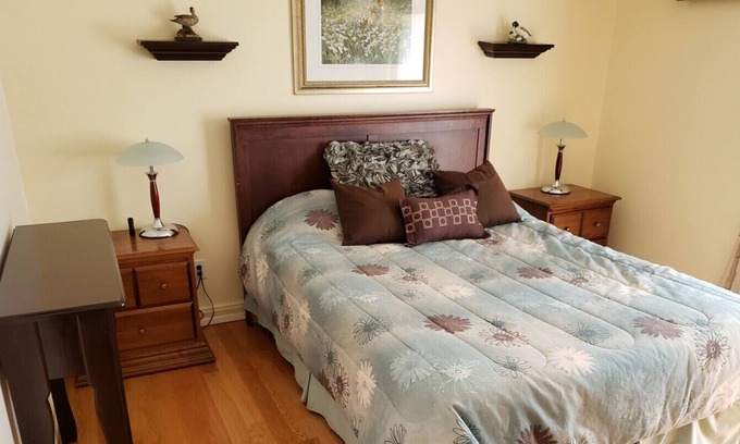 Mauricie Bed & Breakfast | Gîte le Grandelinois - L'Emilie - Room with Queen bed