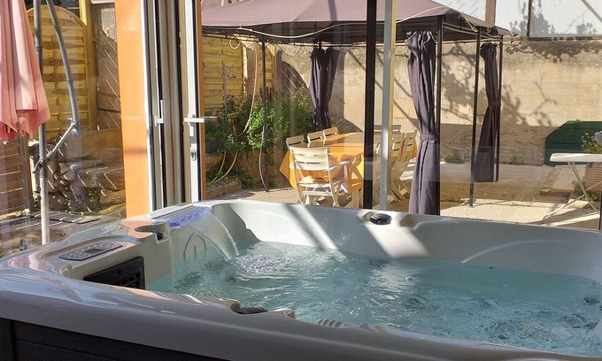 Lambesc House | Gîte Le Suquet in the heart of Lambesc near the Pont Royal golf course