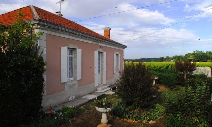 Barsac Cottage | Gite ' le Vieux Pressoir * ' with swimming pool, children's playground,