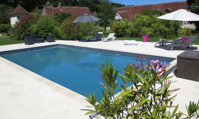 Nazelles-Negron House | Gite Nazelles-Négron, 2 bedrooms, 4 persons
