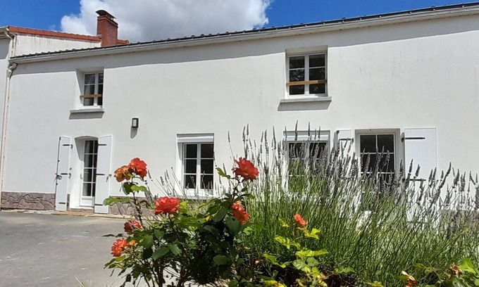 Le Poire-sur-Vie House | Gite O Pré'Vert, group gite in Le Poiré Sur Vie, Vendée. Accu-capable cottage