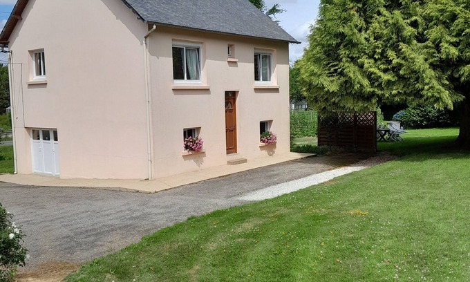 Saint-Mayeux Cottage | GITE OF 4 WINDS * in ST-MAYEUX (22)