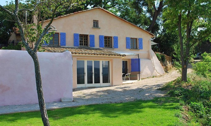 Mazan Apartment | Gite Olivier has a fantastic view.