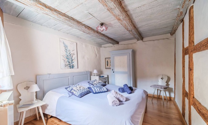 Eguisheim Apartment | Gîte on the 1st floor of a 1686 Alsatian house with parking lot