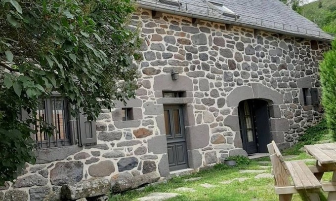 Paulhac Cottage | Gite Paulhac, 5 bedrooms, 12 persons