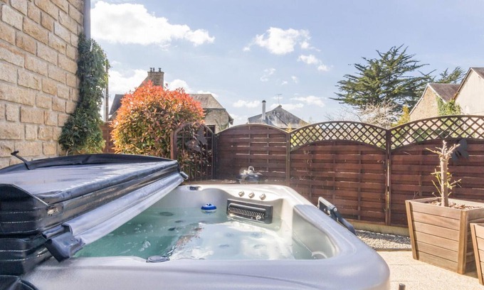 Pontorson Cottage | Gite Pontorson, 5 bedrooms, 10 persons