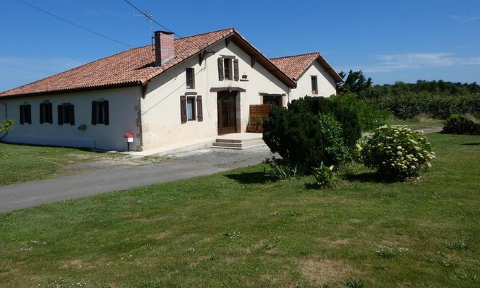 Saint-Lon-les-Mines House | Gite Saint-Lon-les-Mines, 3 bedrooms, 7 persons