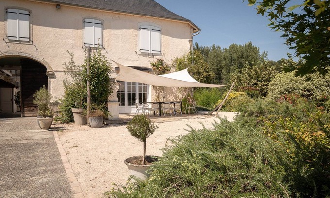 Lucq-de-Bearn House | Gîte sleeps 10, with indoor swimming pool ideal for families