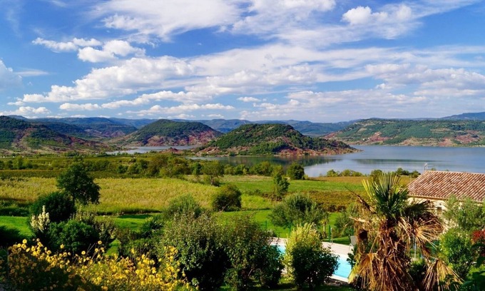 Liausson House | Gîte SURE in Salagou with terrace and garden