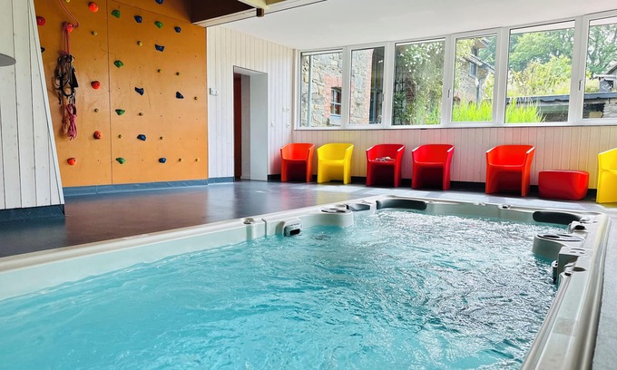 Waimes House | Gite with swimming pool, sauna & climbing wall